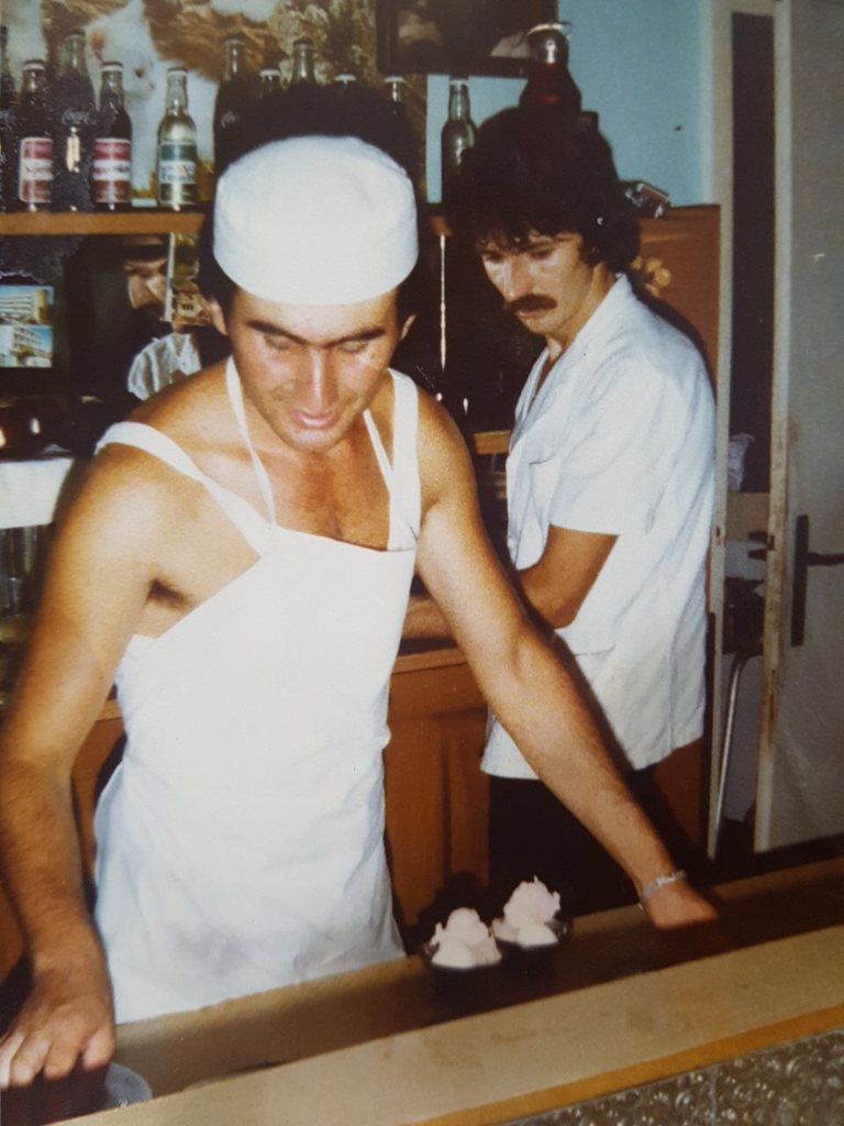 Historická fotografia z výroby zmrzliny v rodinnej zmrzlinárni